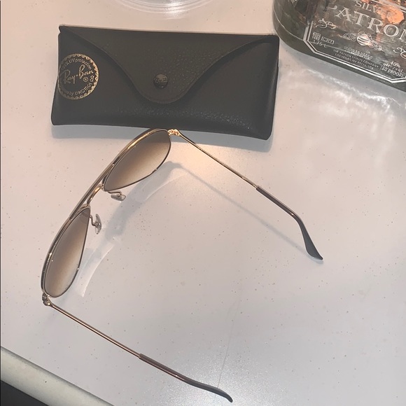 Ray-Ban Aviator Classic Sunglasses - Picture 2 of 2